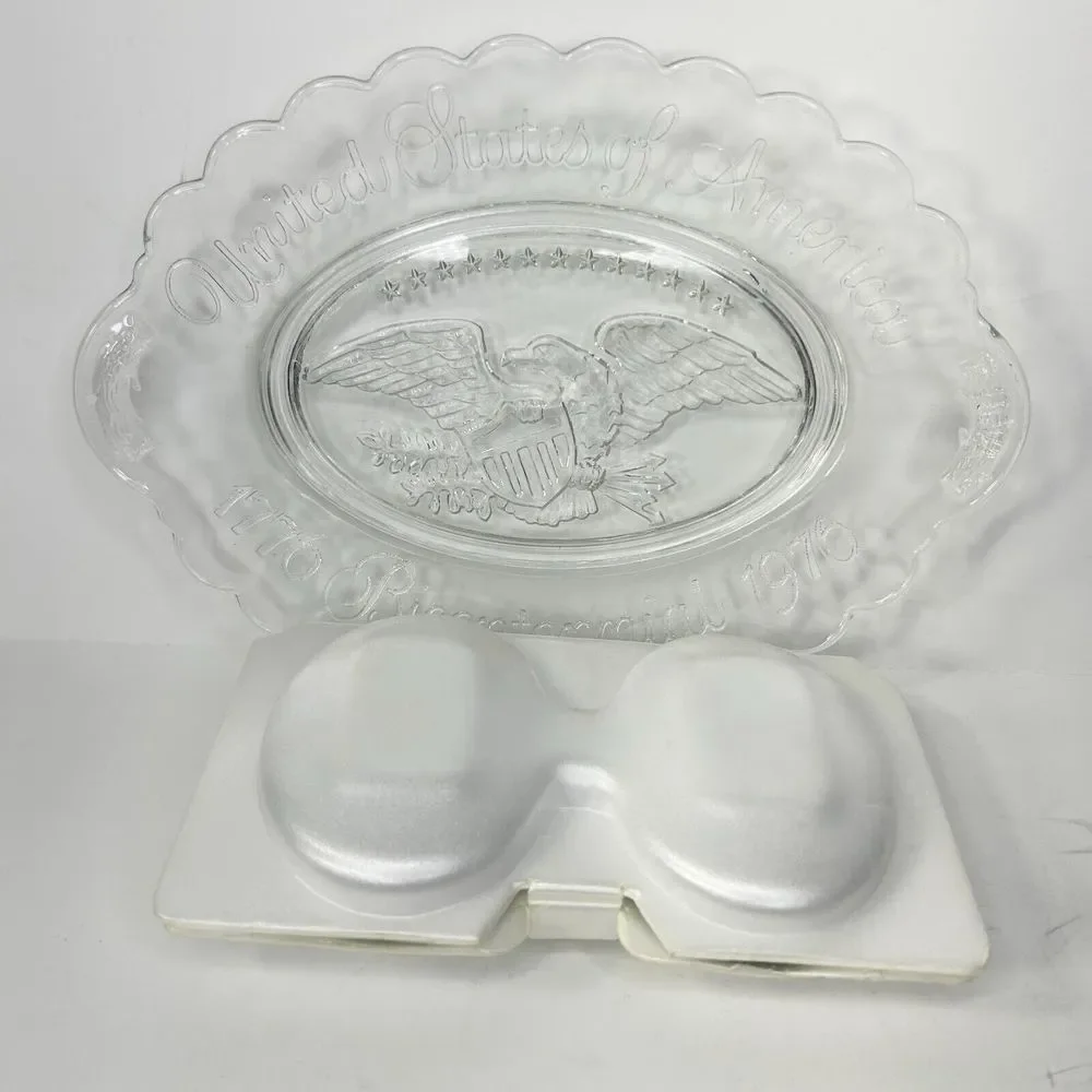 Avon Vintage United States 1776 Bicentennial 1976 Glass Plate and 2pc Soap Set